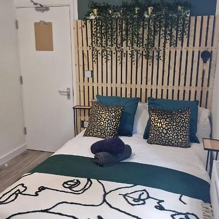 The Appletree Aparthotel Cowley  Ngoại thất bức ảnh