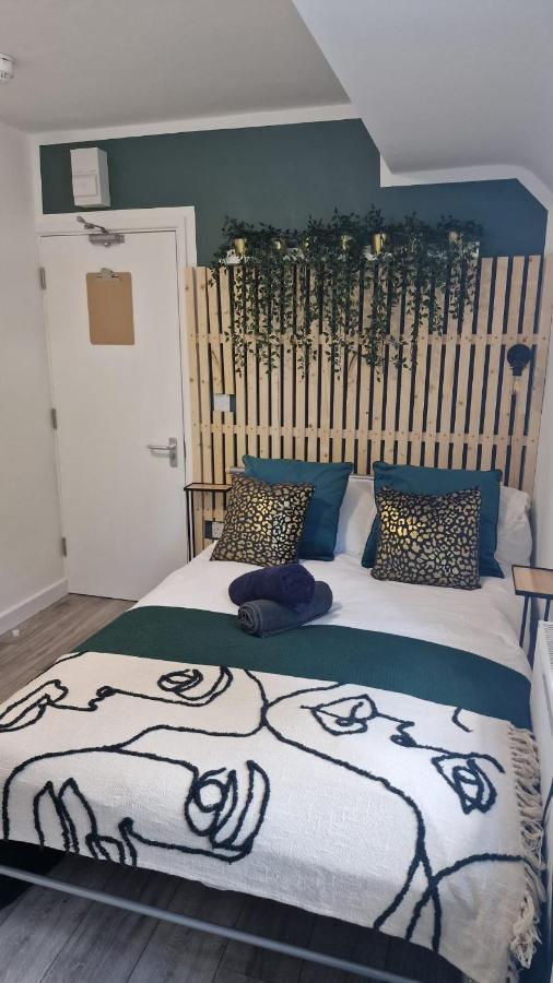 The Appletree Aparthotel Cowley  Ngoại thất bức ảnh